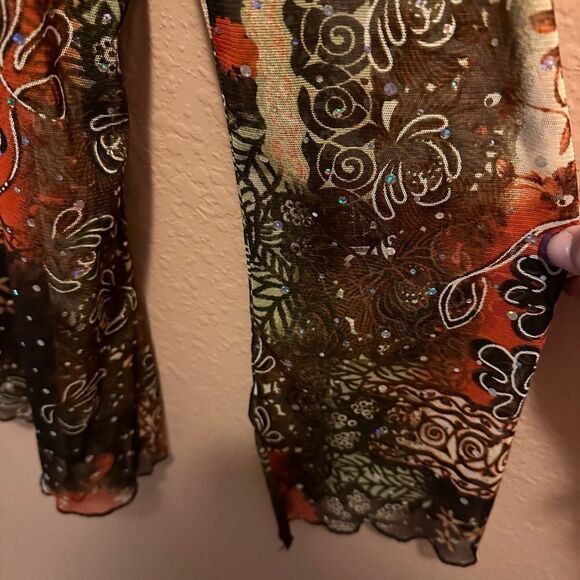 Beautiful woman’s multi color blouse - Picture 3 of 10
